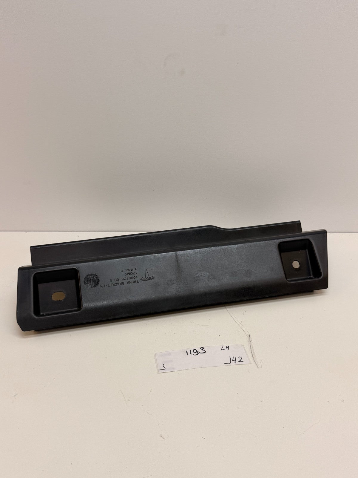 12-20 Model S Rear Driver Side Trunk Carpet Mount Bracket Left 1009173-00-E