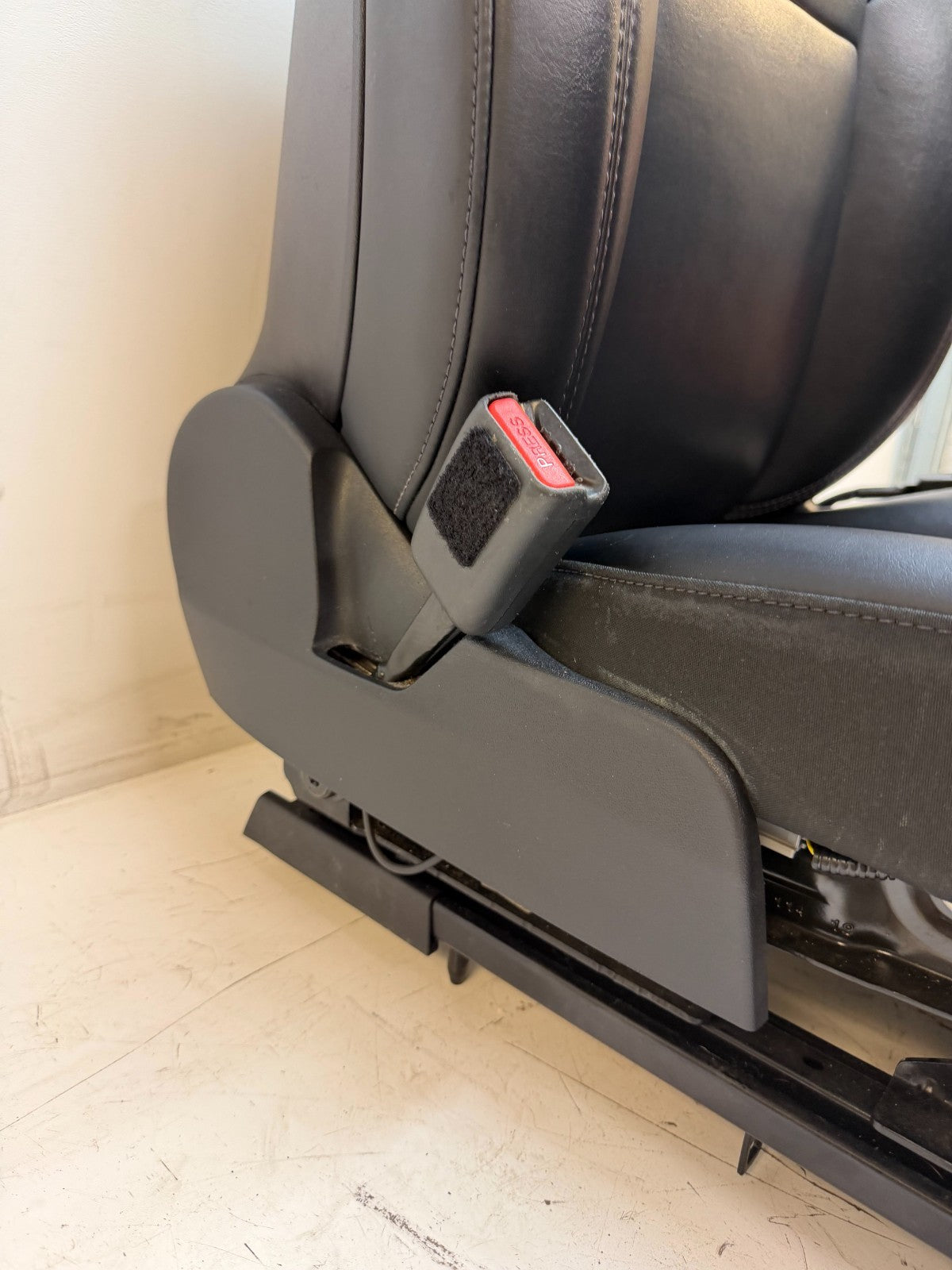 2020-23 Tesla Model 3 Front Left Driver Side 1st Row Seat Black 1456942-00-C