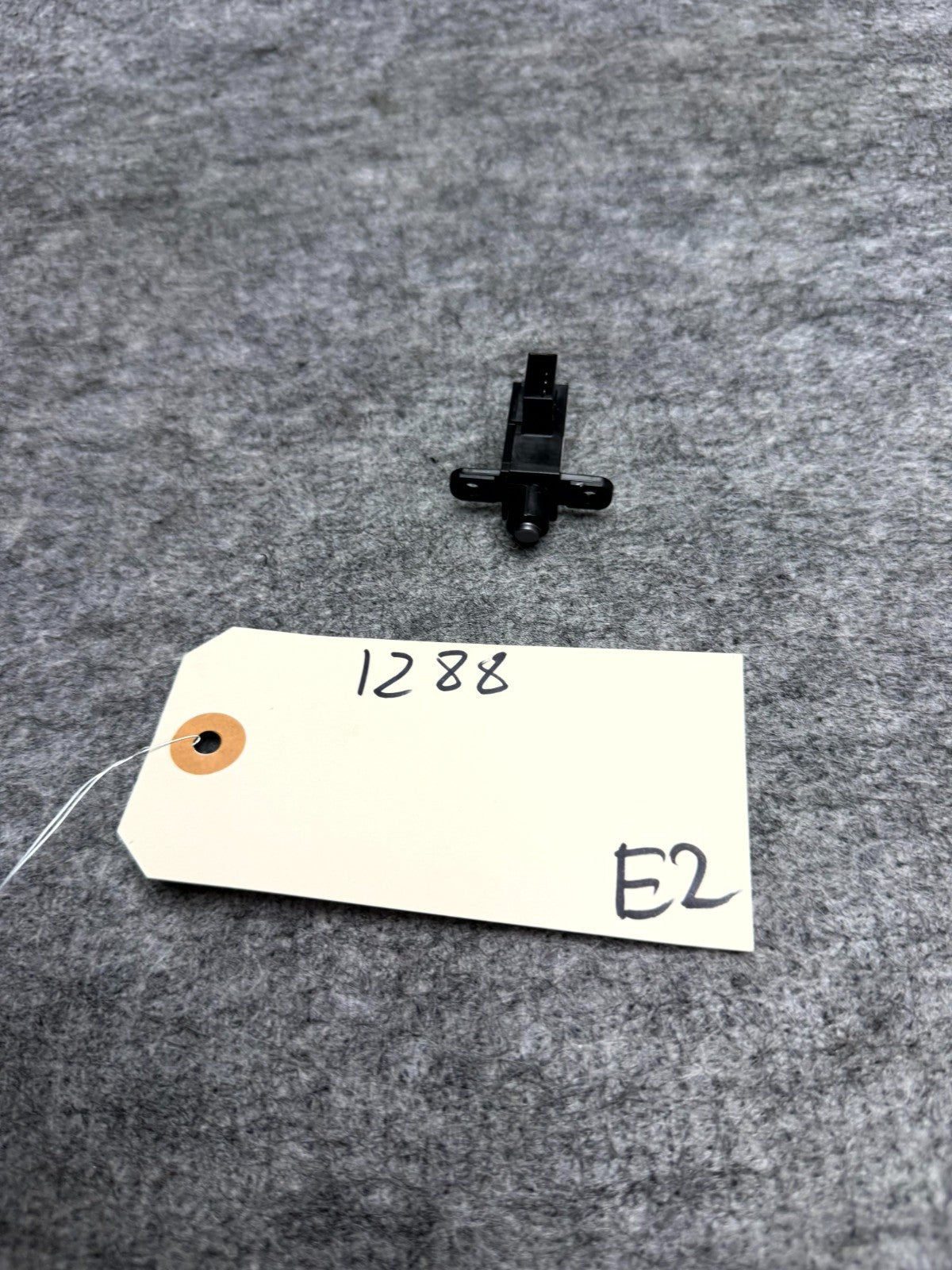 ♦️2017-2023 TESLA MODEL 3 FANLESS CABIN TEMPERATURE SENSOR OEM, 1045664-04-E