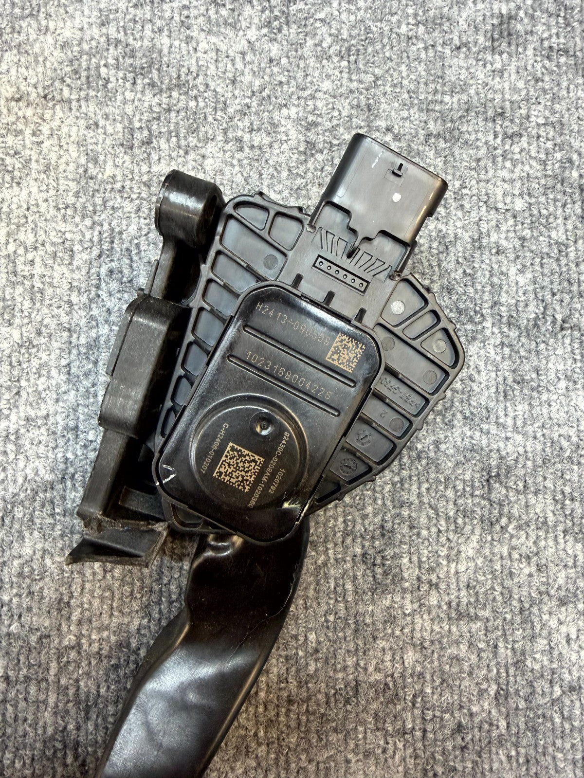 2020 - 2024 TESLA MODEL Y GAS PEDAL ACCELERATOR THROTTLE SENSOR OEM 1188695-00-A