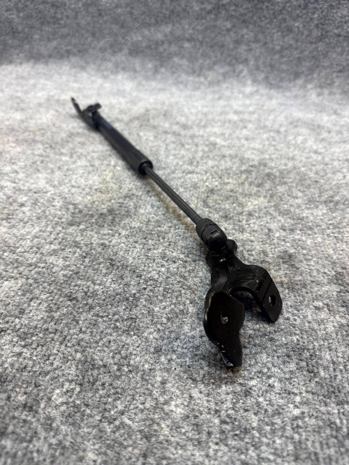2017‑2023 TESLA MODEL 3 FRONT LH/RH HOOD STRUT SUPPORT BRACKET OEM, 1091472-00-B