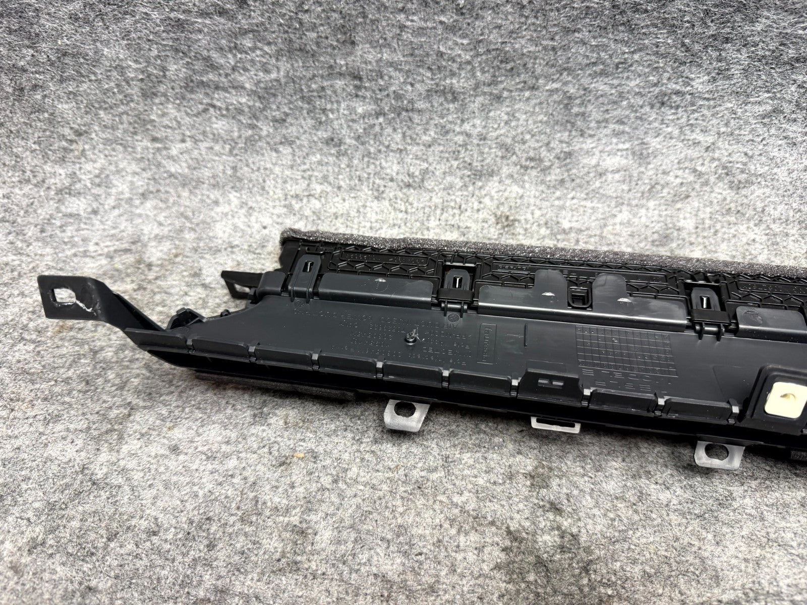 ♦️17-23 TESLA MODEL 3 DASH RIGHT SIDE HEATER AC AIR VENT DUCT OEM, 1083325-00-G