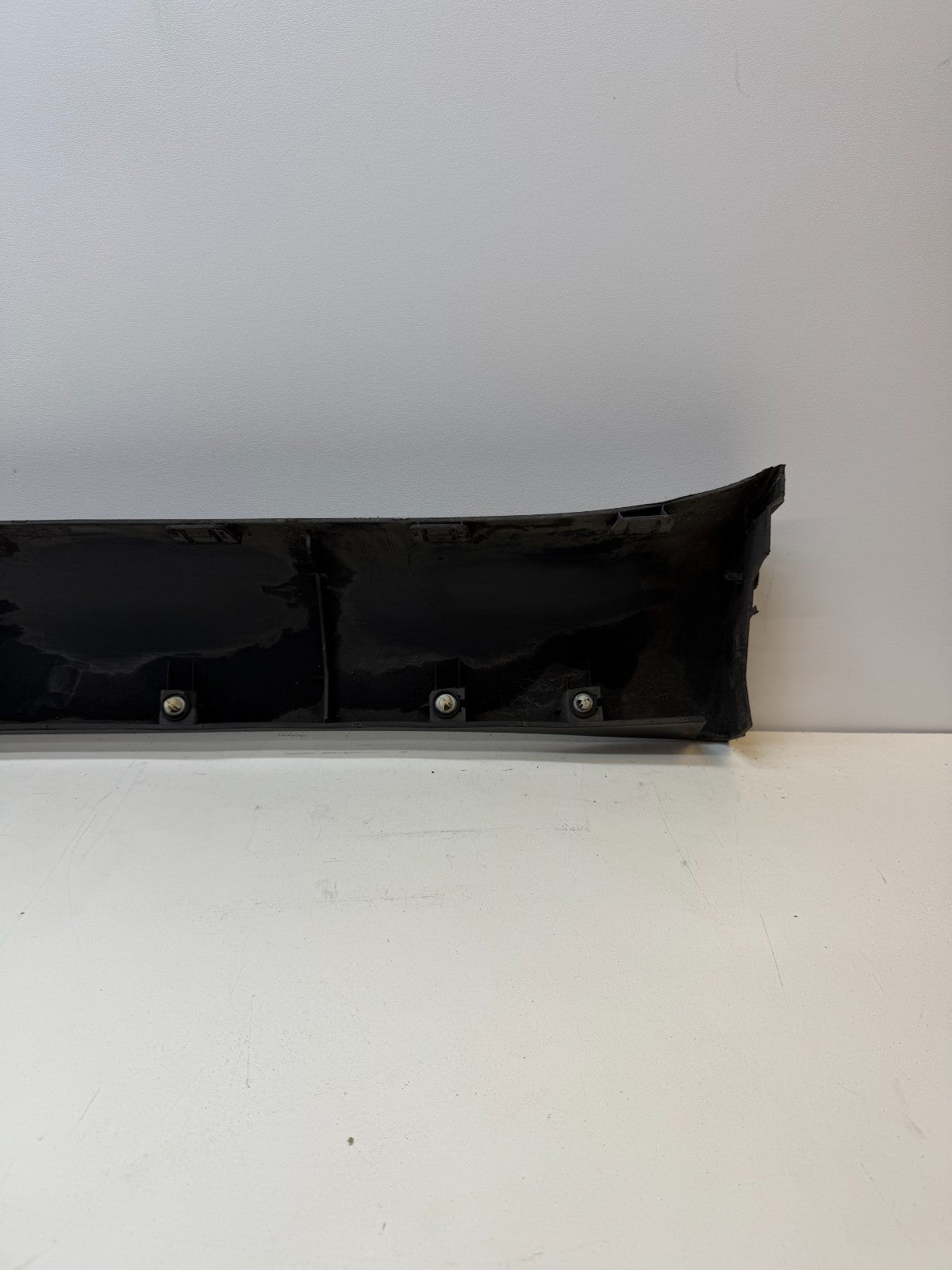 20-24 Tesla Model Y Left Door Side Skirt Molding Rocker Cover 1497740-00-B
