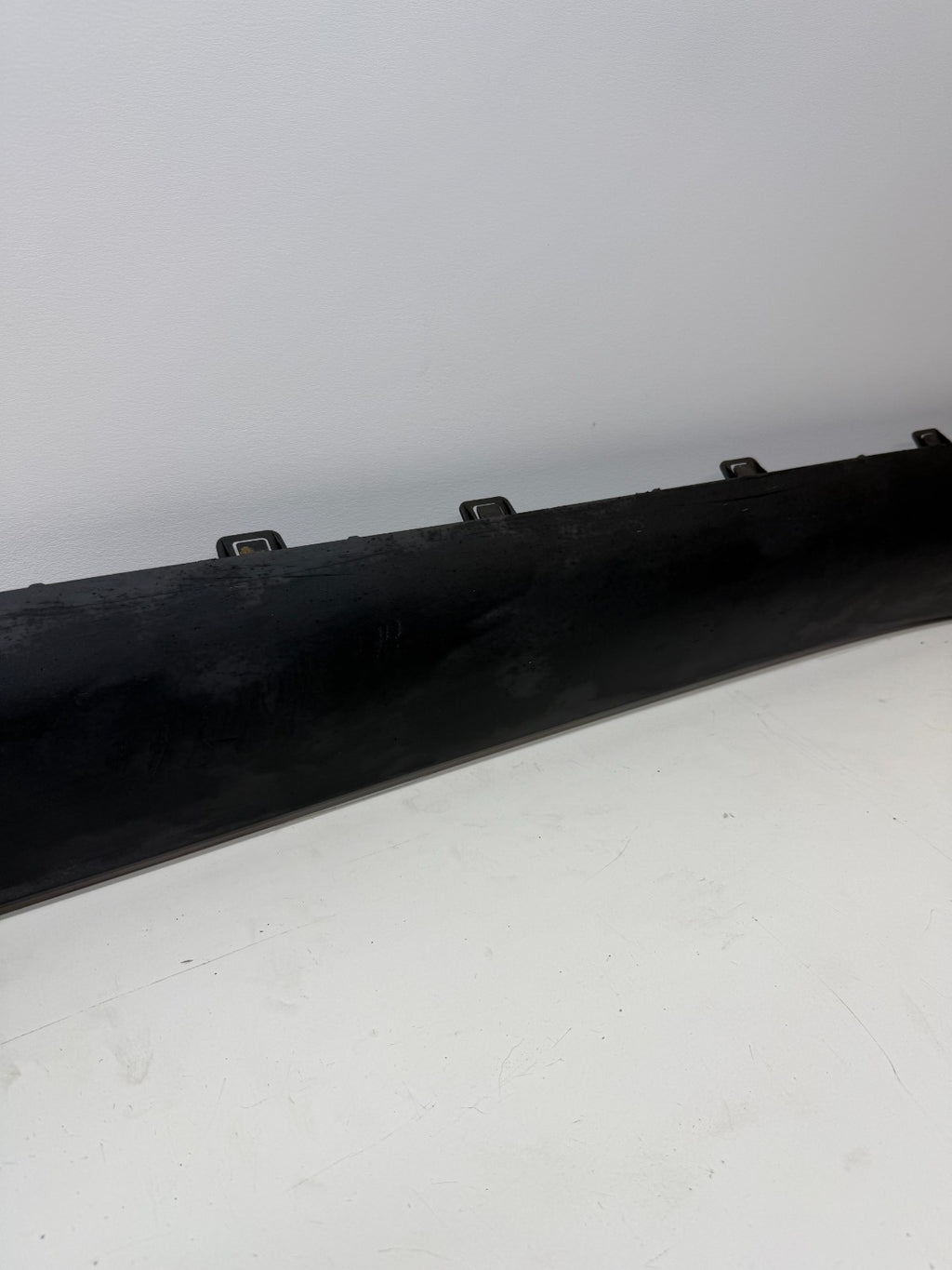 20-24 Tesla Model Y Left Door Side Skirt Molding Rocker Cover 1497740-00-B