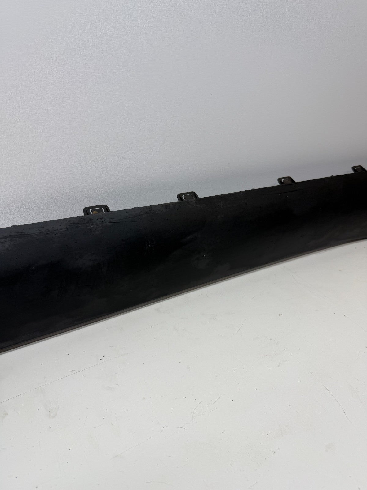 20-24 Tesla Model Y Left Door Side Skirt Molding Rocker Cover 1497740-00-B