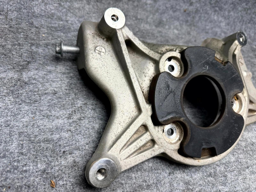 ♦️17 - 23 TESLA MODEL 3 FRONT RIGHT UPPER STRUT MOUNT BRACKET OEM, 1044037-00-C