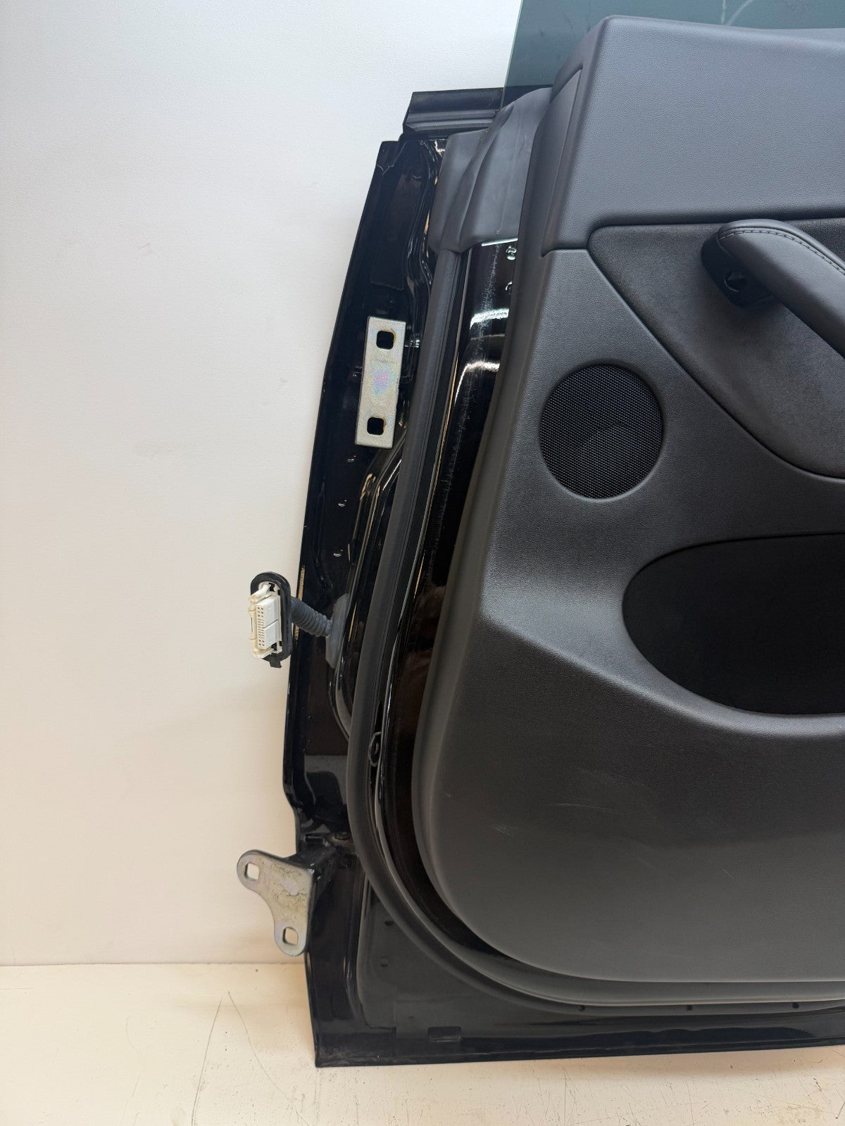 2016-2020 Tesla Model Y Rear Right Passenger Complete Door Assembly W/ Glass