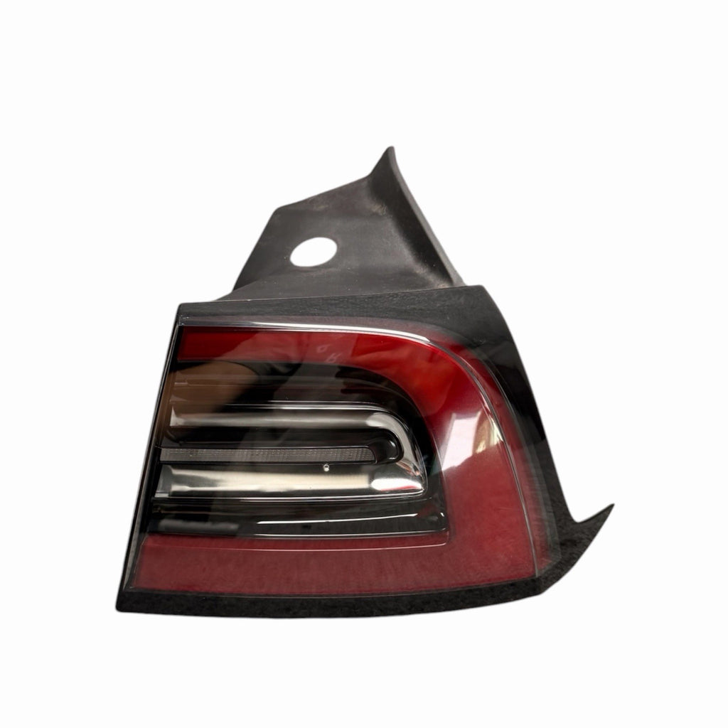 21-25 Tesla Model 3 Y Rear Right Passenger Outer LED Tail Light Lamp 4 Pin OEM