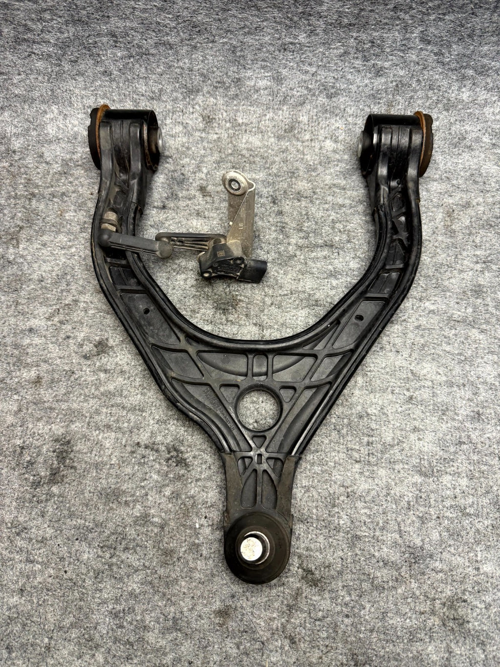 ♦️2016 - 2020 TESLA MODEL X FRONT LEFT SIDE UPPER CONTROL ARM OEM, 1027322-00-D