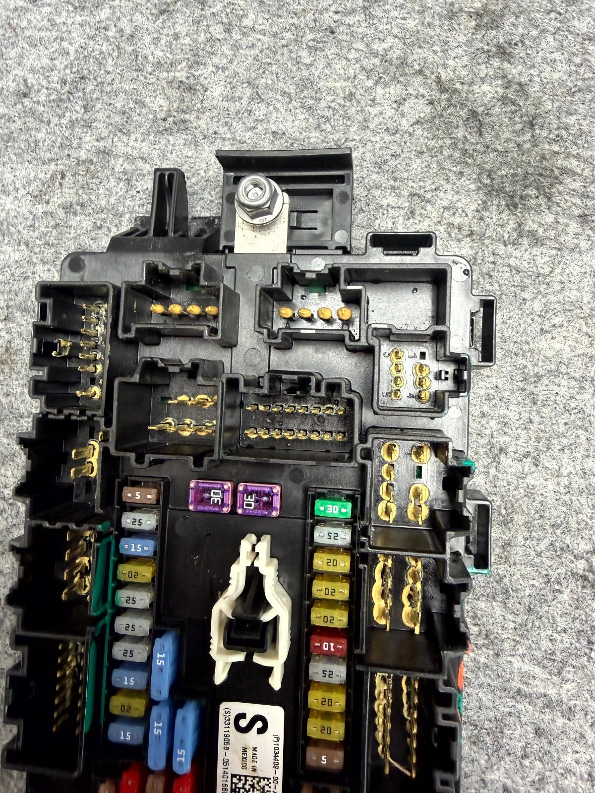 ♦️12-20 TESLA MODEL S RIGHT UNDER HOOD FUSE BOX RELAY JUNCTION OEM, 1034409-00-A