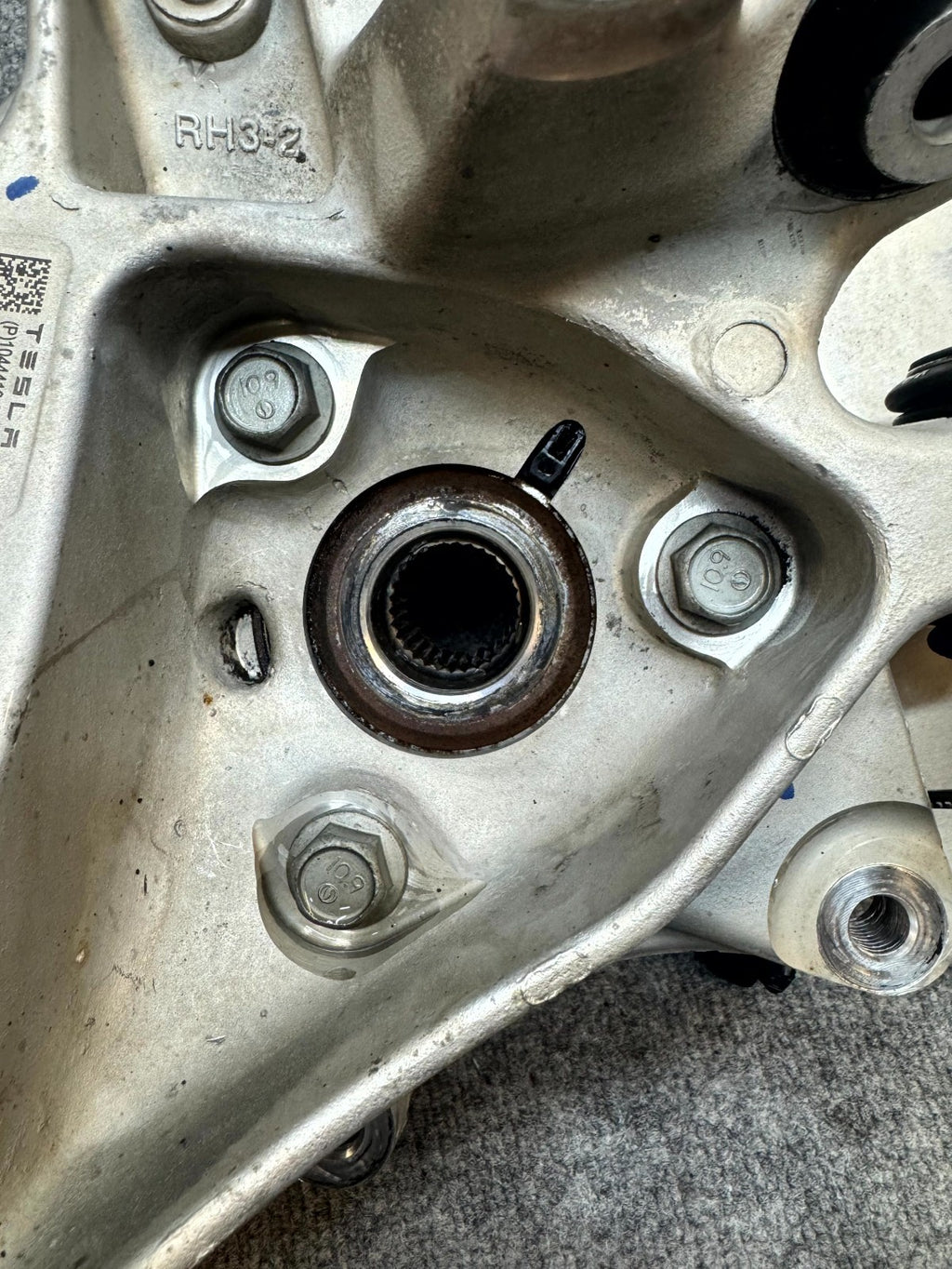 2017 - 2023 TESLA MODEL 3 REAR RIGHT SIDE SPINDLE KNUCKLE HUB OEM, 1044416-00-G