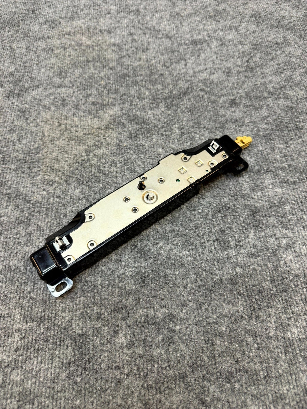 2020-2025 TESLA MODEL Y WIFI BLUETOOTH ANTENNA CONTROL MODULE OEM, 1585601-00-E