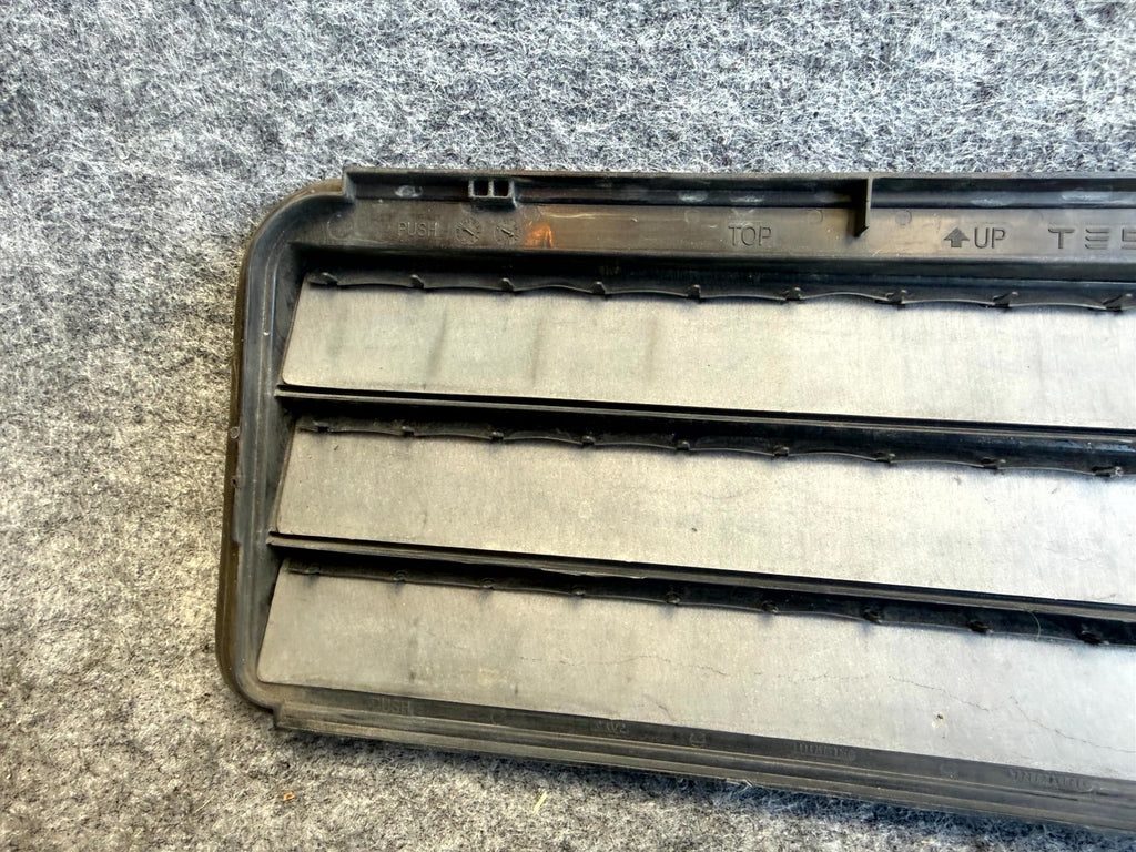 ♦️2017-2023 TESLA MODEL 3 AIR EXTRACTOR CABIN VENT GRILLE OEM, 1098751-00-C