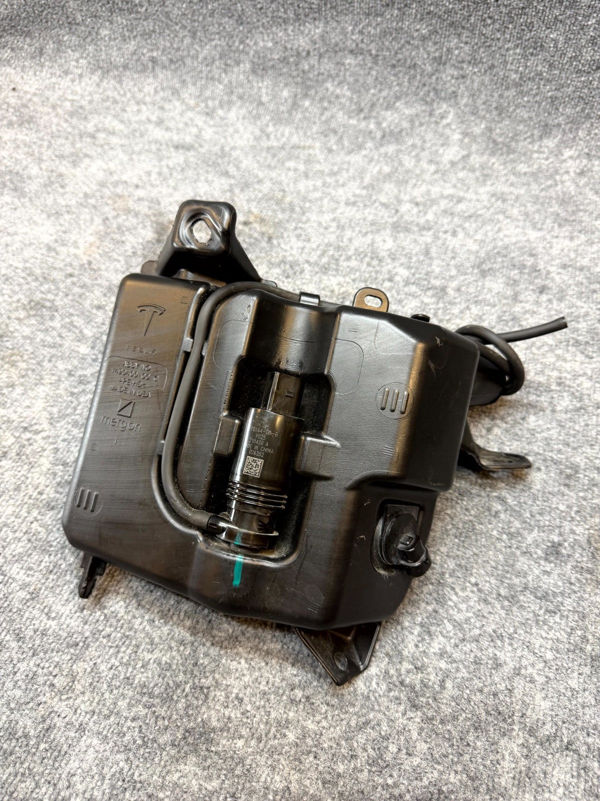 2020-2024 TESLA MODEL Y WINDSHIELD WASHER FLUID RESERVOIR TANK OEM, 1490400-00-C