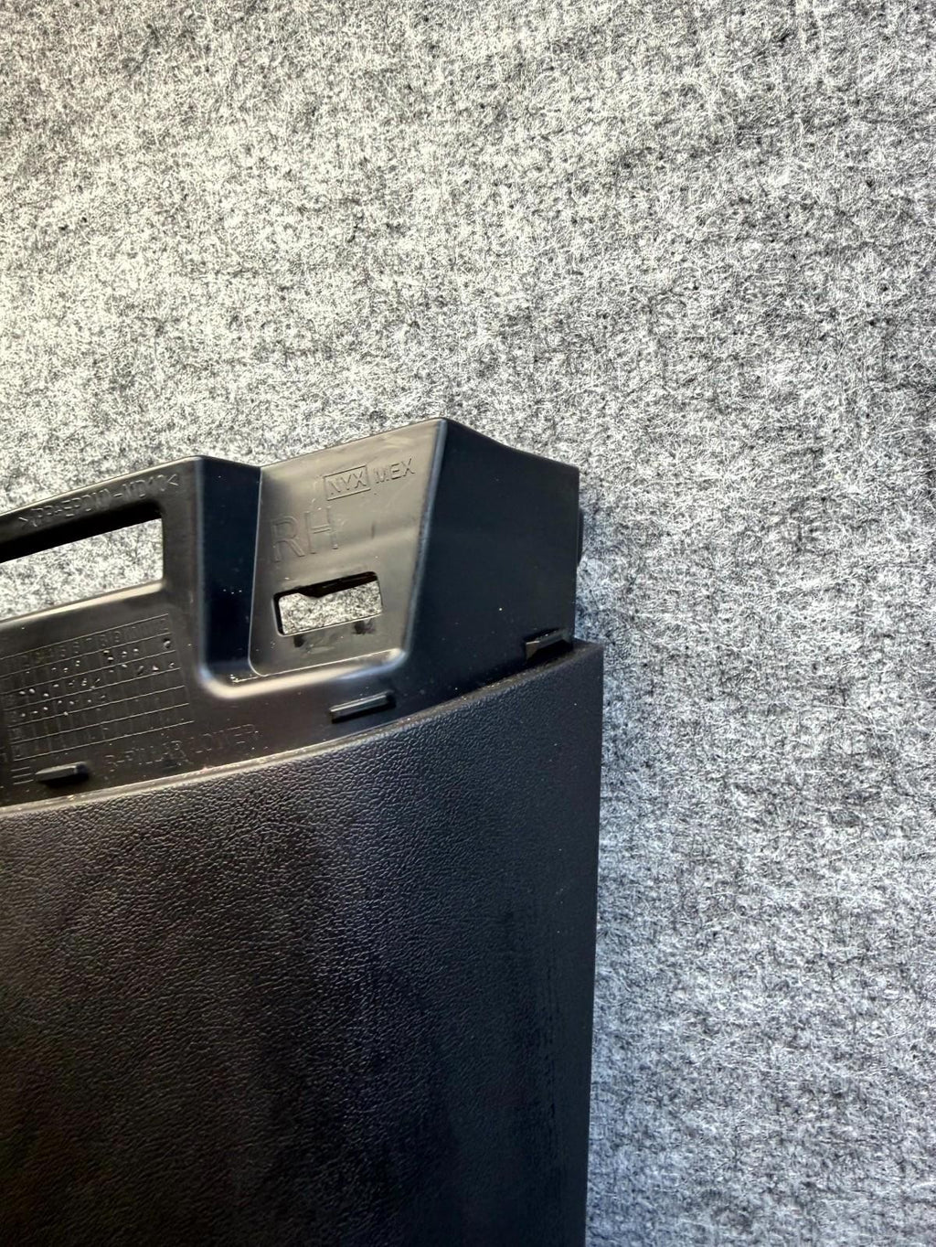 ♦️2017-2023 TESLA MODEL 3 RIGHT LOWER B-PILLAR TRIM COVER PANEL OEM 1086299-80-H
