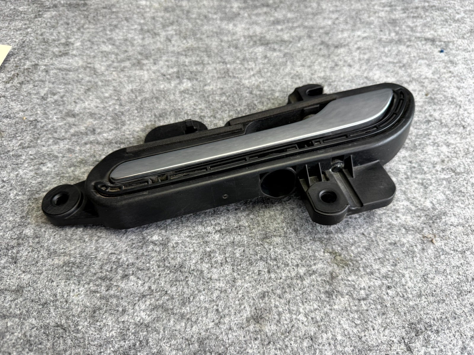 ♦️17 - 23 TESLA MODEL 3 FRONT / REAR LEFT EXTERIOR DOOR HANDLE OEM, 1081831-00-J