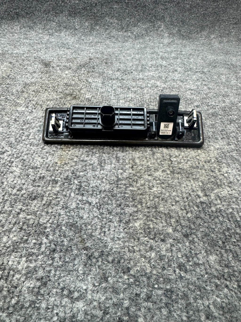 20-24 TESLA MODEL Y TRUNK LID RELEASE BUTTON W/ BACK UP CAMERA OEM, 1095949-00-E