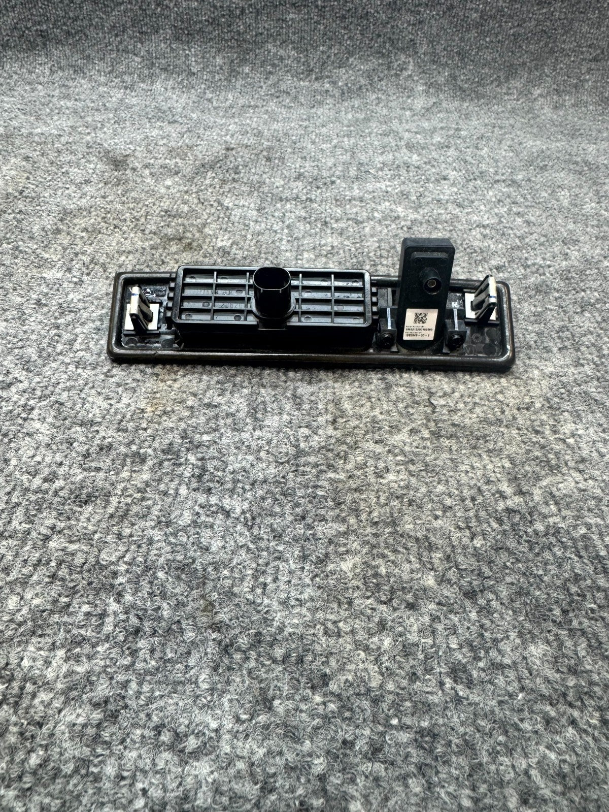 20-24 TESLA MODEL Y TRUNK LID RELEASE BUTTON W/ BACK UP CAMERA OEM, 1095949-00-E