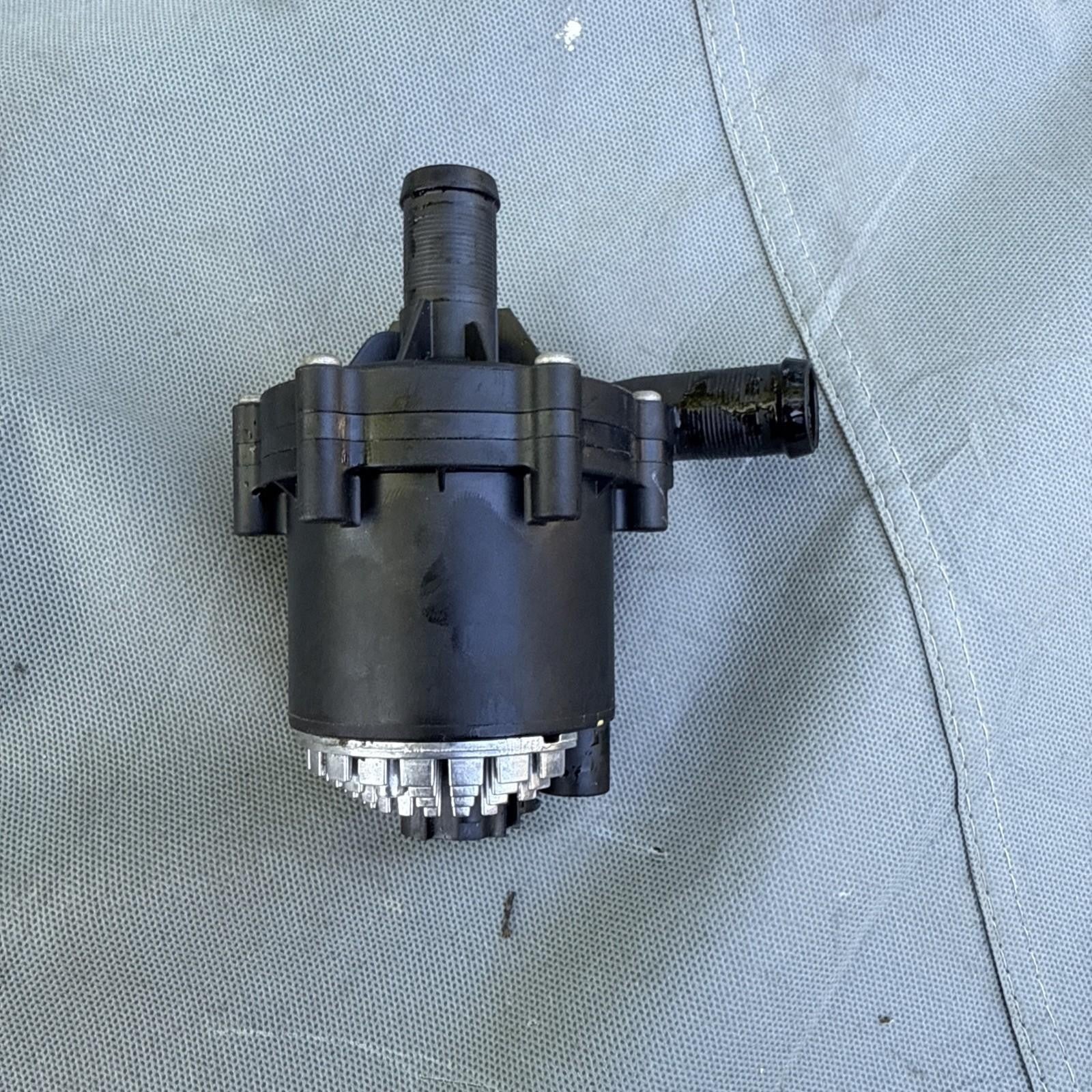 2016-2020 Tesla Model S Auxiliary Coolant System Pump OEM, 1067473-99-C