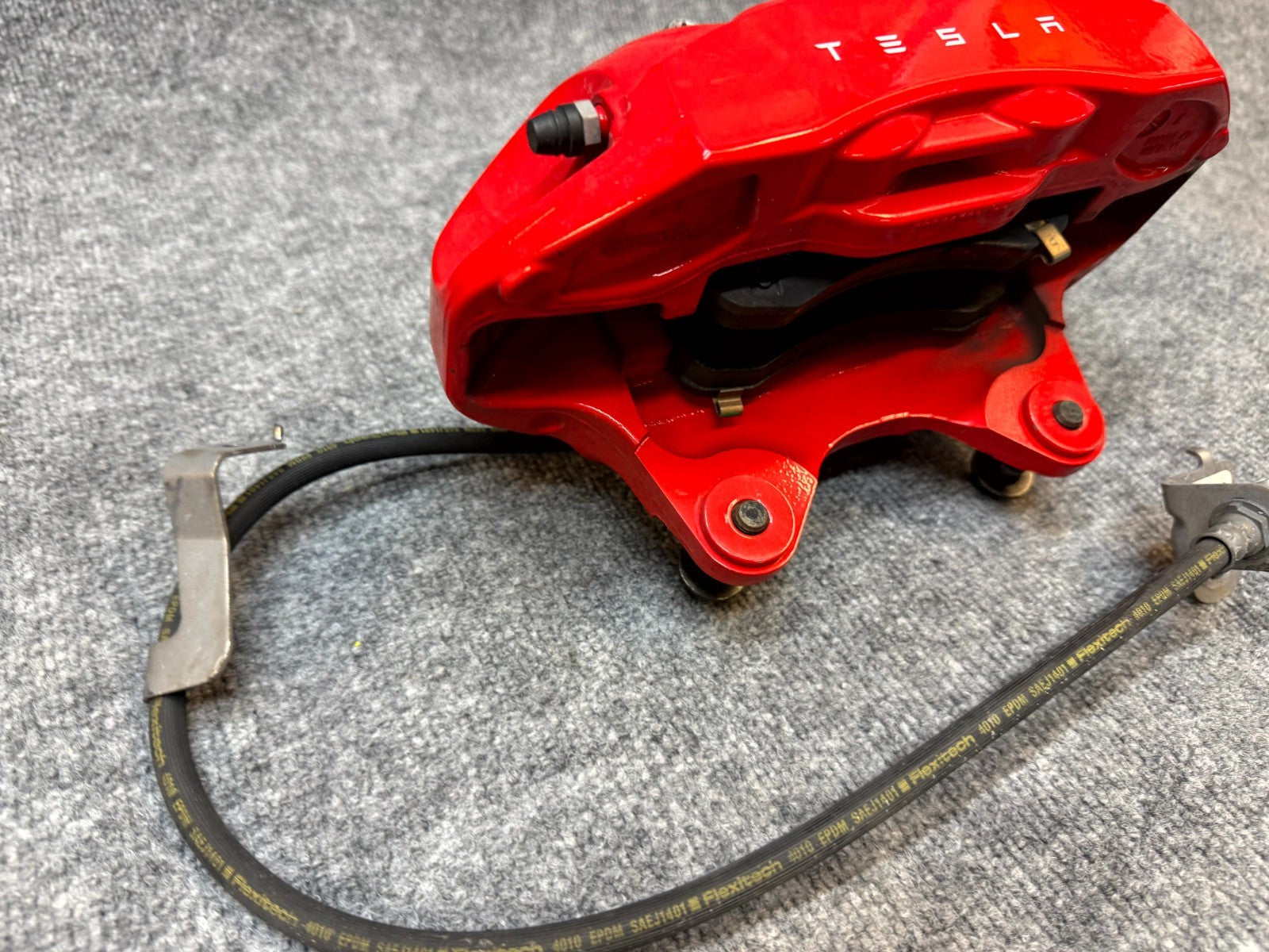 2020-2024 TESLA MODEL Y FRONT LEFT BREMBO BRAKE CALIPER RED OEM, 1188641-00-B
