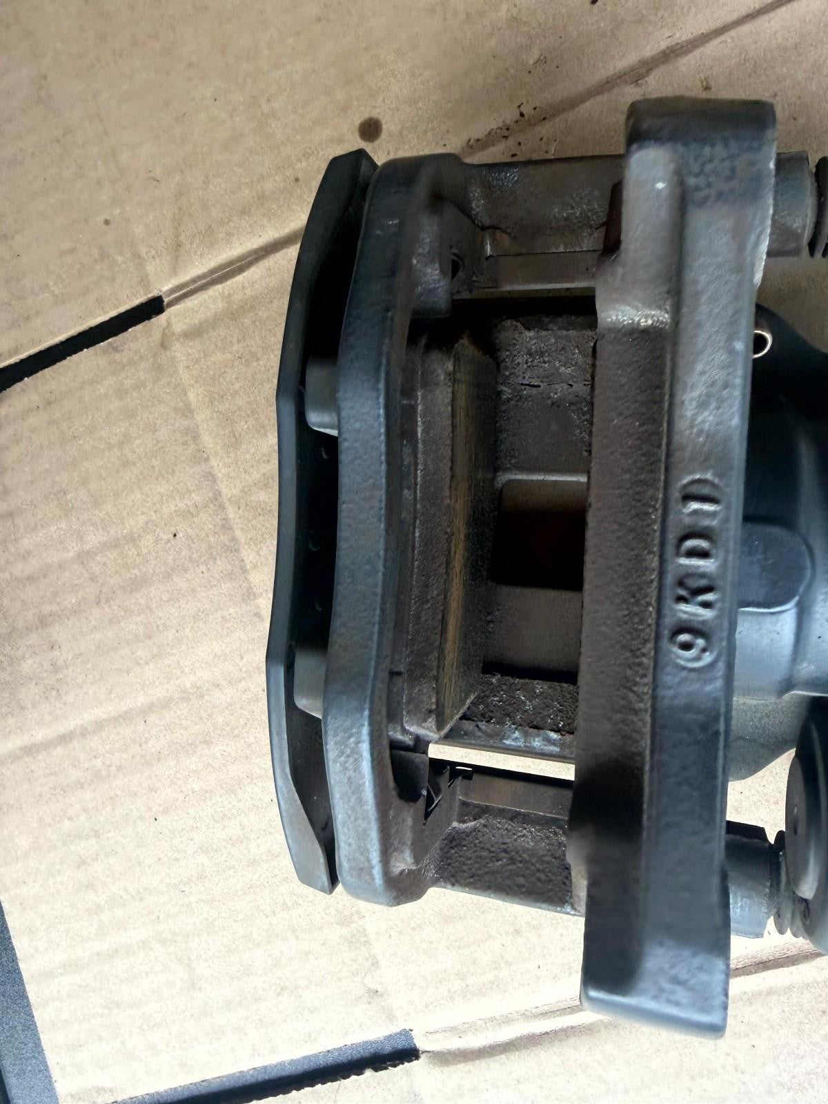 ♦️2016-2020 TESLA MODEL X S REAR LEFT SIDE BRAKE CALLIPER OEM, 1078541-00-B