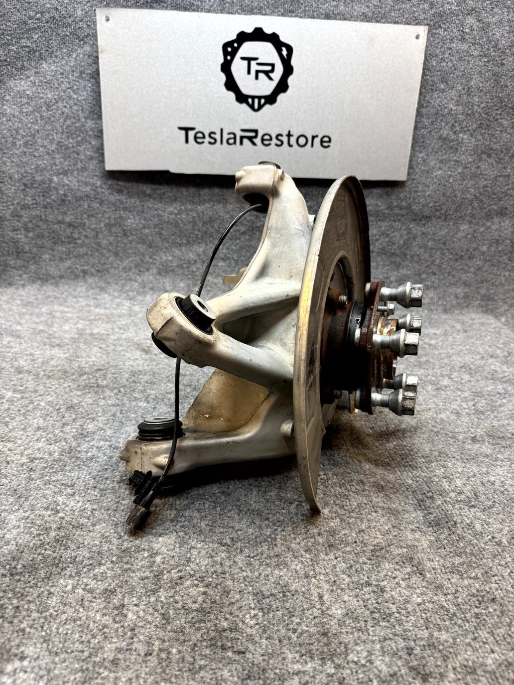 2017 - 2023 TESLA MODEL 3 REAR LEFT SIDE SPINDLE KNUCKLE HUB OEM, 1044411-00-G