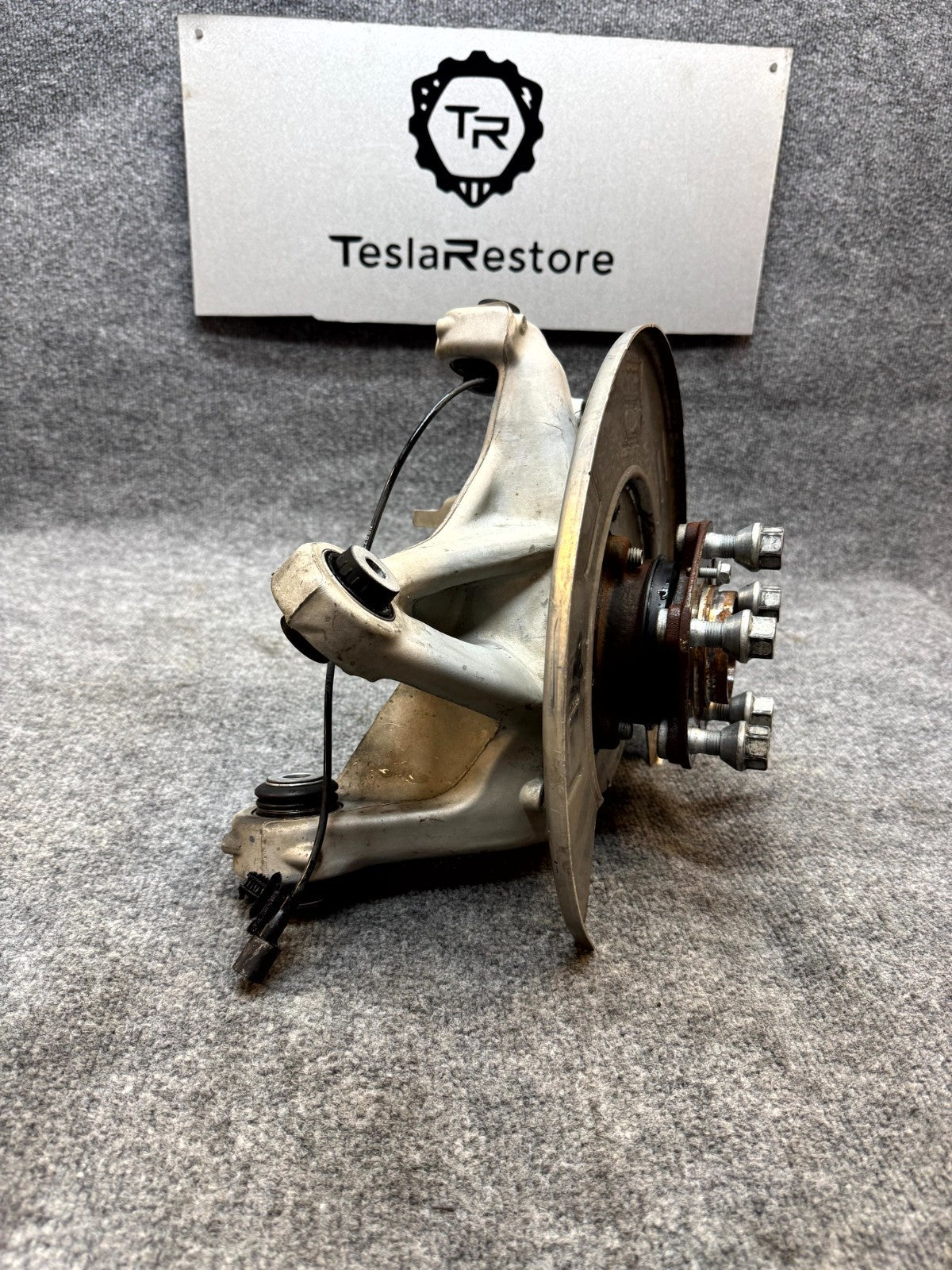 2017 - 2023 TESLA MODEL 3 REAR LEFT SIDE SPINDLE KNUCKLE HUB OEM, 1044411-00-G