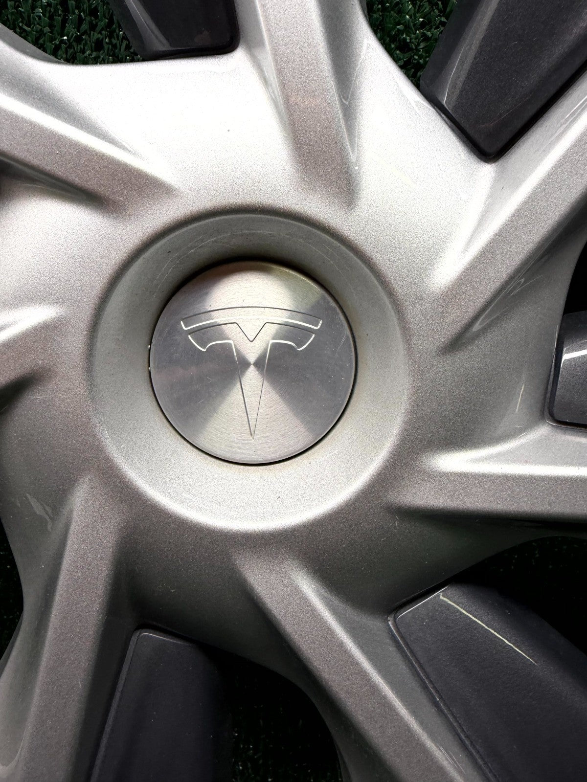 ♦️20-24 TESLA MODEL Y 19" GEMINI WHEEL RIM HUBCAP COVER OEM, 1044235-00-B