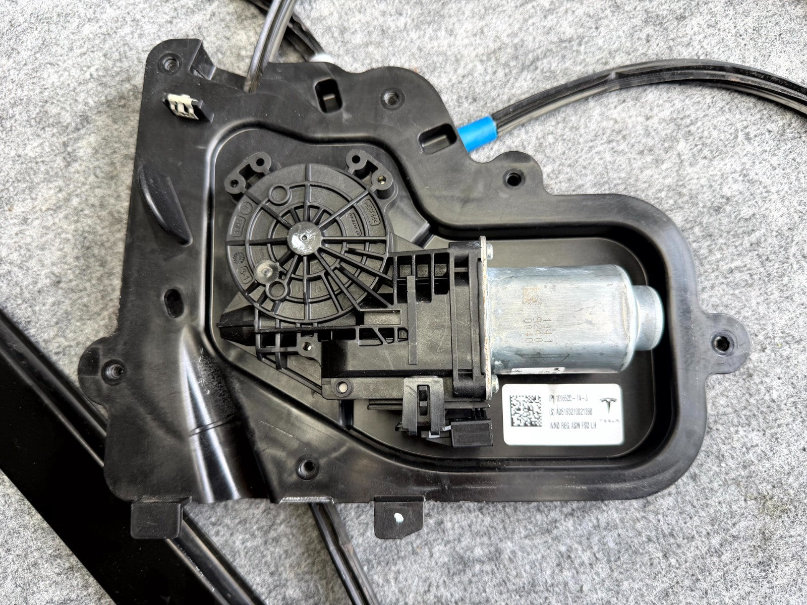 ♦️2017-2023 TESLA MODEL 3 FRONT LEFT SIDE DOOR WINDOW REGULATOR OEM, 109662014J