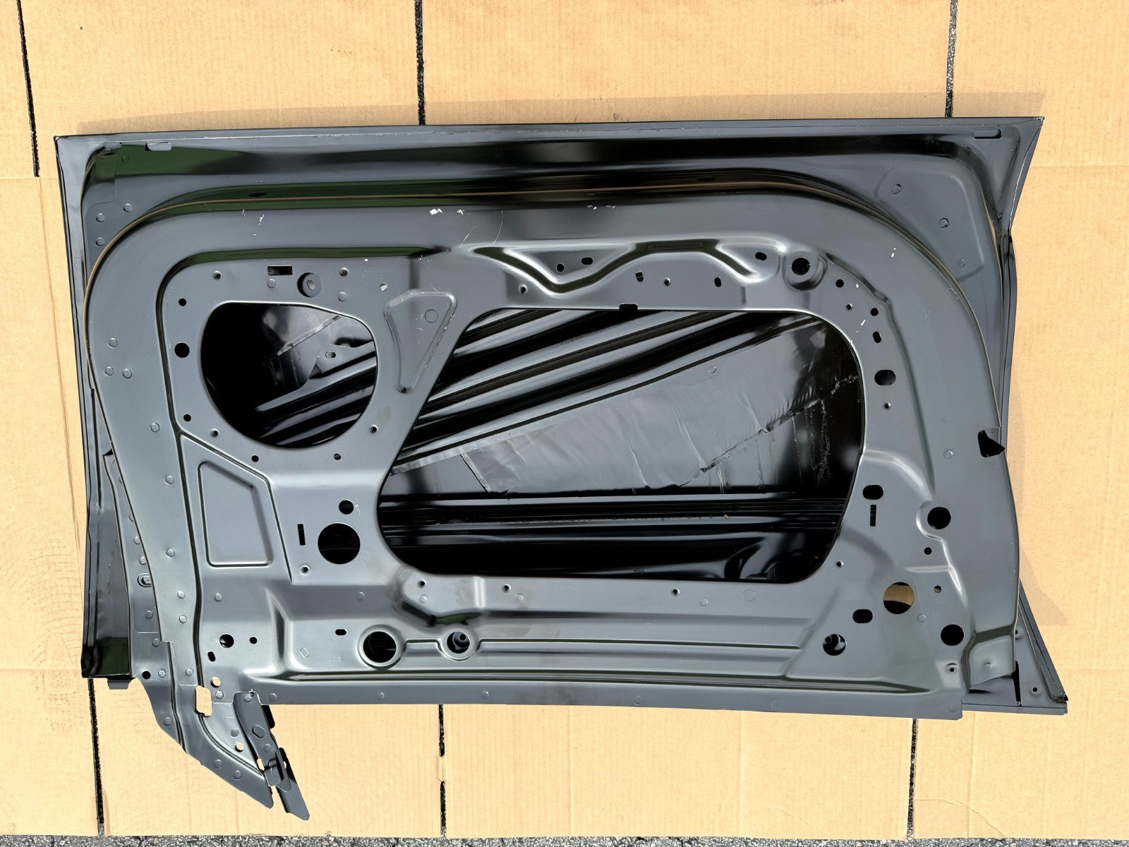 2017 - 2023 TESLA MODEL 3 FRONT LEFT DRIVER SIDE DOOR SHELL OEM, 1081421-E0-C