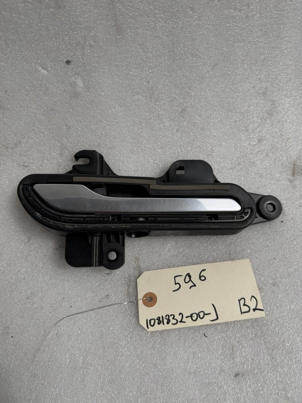 ♦️17–23 TESLA MODEL 3 FRONT/REAR RIGHT SIDE OUTER DOOR HANDLE OEM, 1081832-00-J