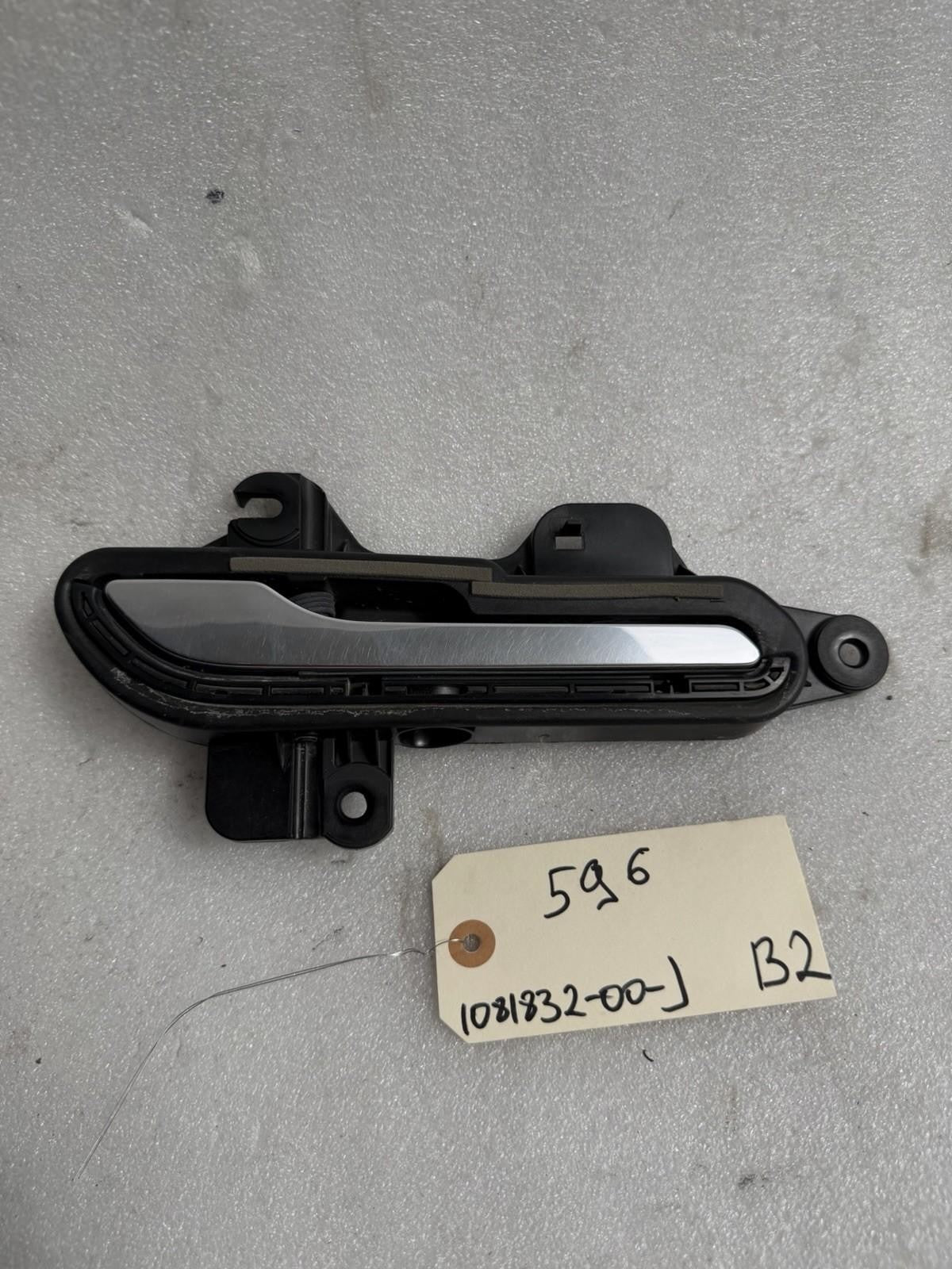 ♦️17–23 TESLA MODEL 3 FRONT/REAR RIGHT SIDE OUTER DOOR HANDLE OEM, 1081832-00-J