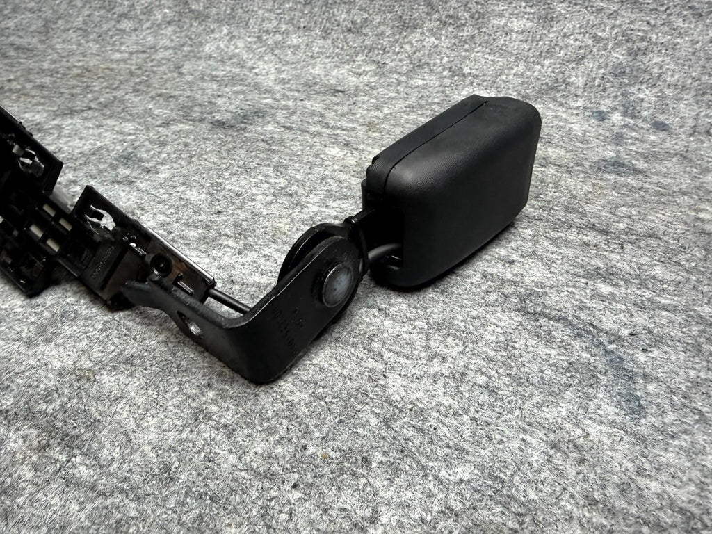 ♦️2017-2023 TESLA MODEL 3 REAR LEFT 2ND ROW SEAT BELT BUCKLE OEM, 1085939-01-E