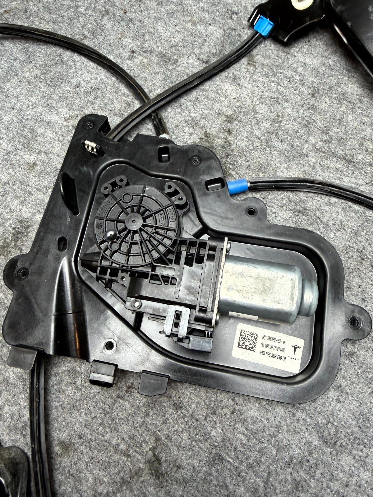 ♦️2017-2023 TESLA MODEL 3 FRONT LEFT WINDOW REGULATOR W/ MOTOR OEM, 1096620-99-H