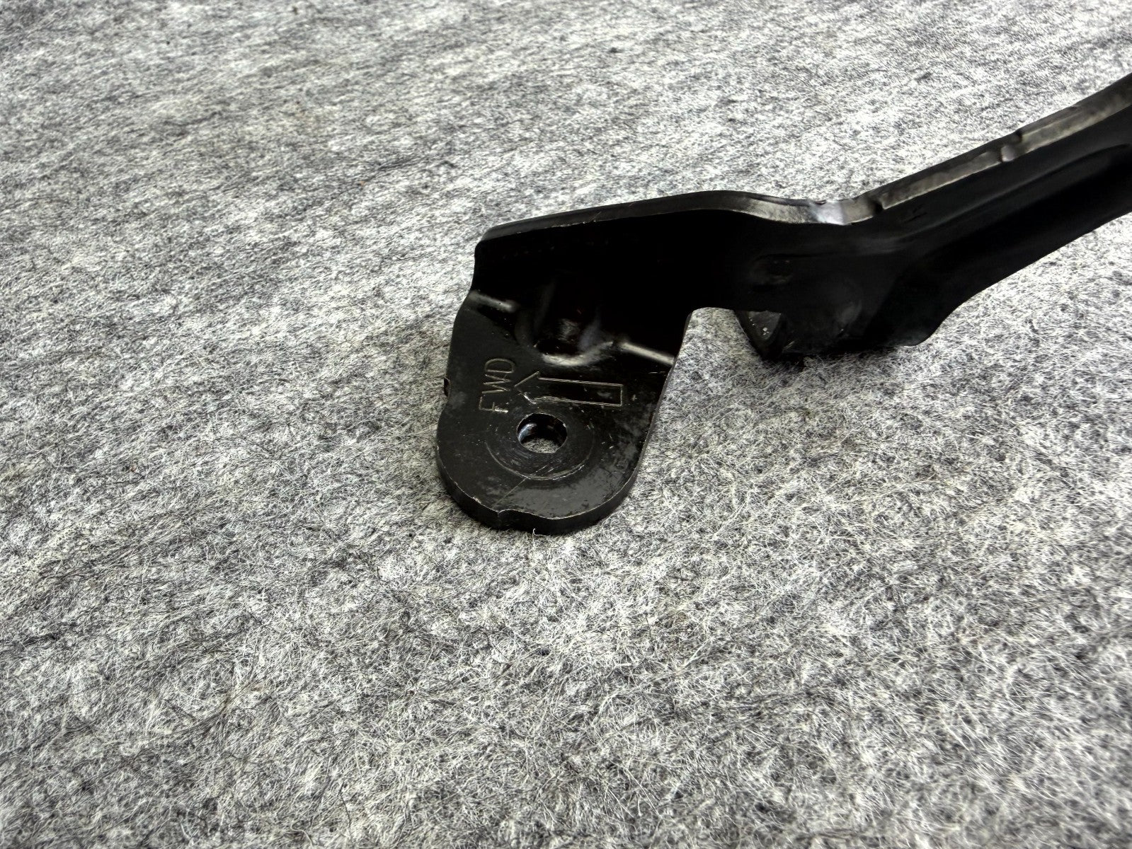 ♦️2017-2023 TESLA MODEL 3 FRONT RIGHT SIDE HOOD STRUT BRACKET OEM, 1089586-00-C