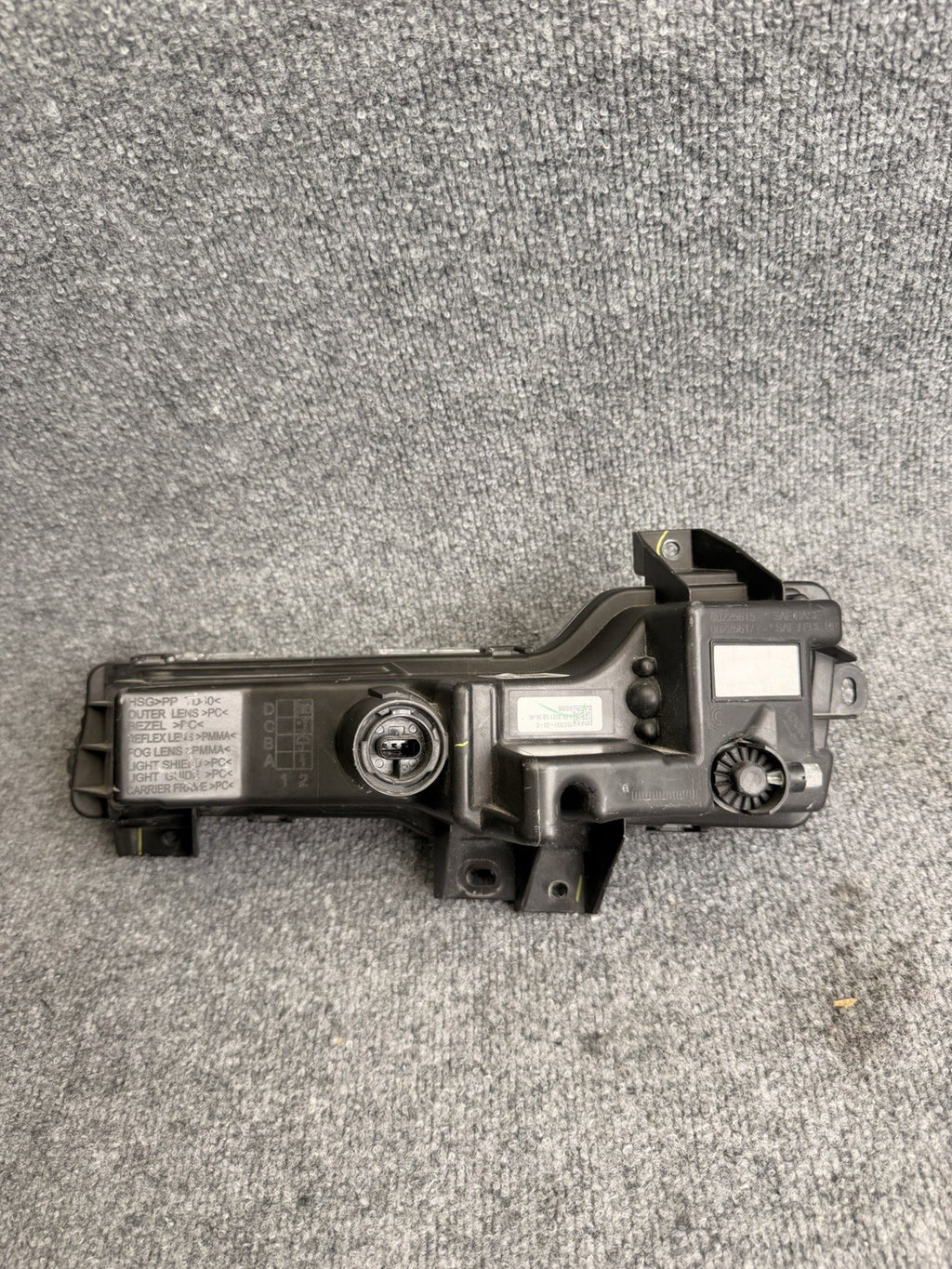 2020-2025 TESLA MODEL 3-Y FOG LIGHT RIGHT 3 PIN 1507931-00-C OEM