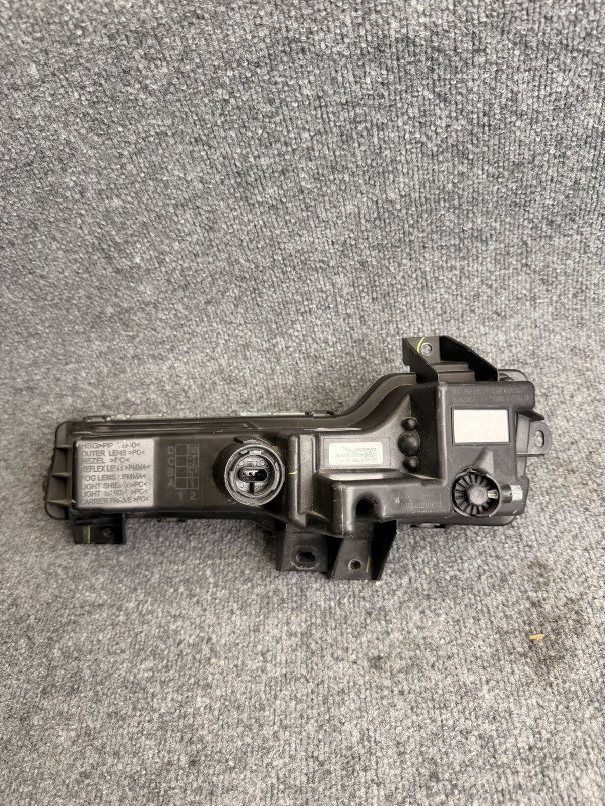 2020-2025 TESLA MODEL 3-Y FOG LIGHT RIGHT 3 PIN 1507931-00-C OEM