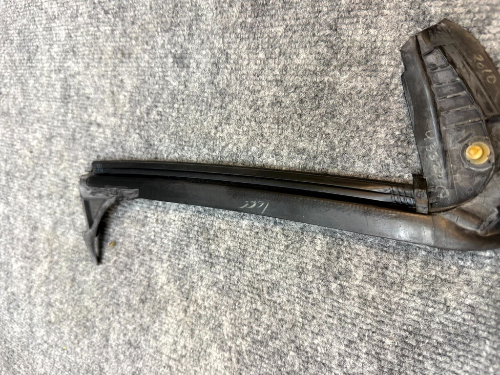 2020-2024 TESLA MODEL Y REAR RIGHT SIDE DOOR SEAL WEATHERSTRIP OEM, 1497714-00-D