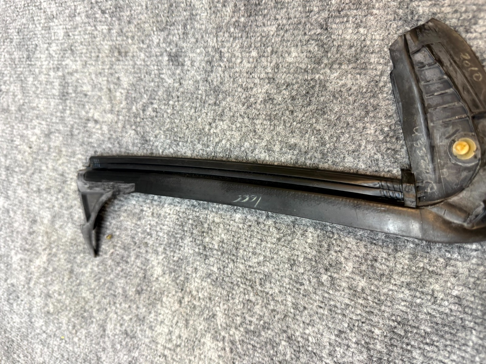 2020-2024 TESLA MODEL Y REAR RIGHT SIDE DOOR SEAL WEATHERSTRIP OEM, 1497714-00-D