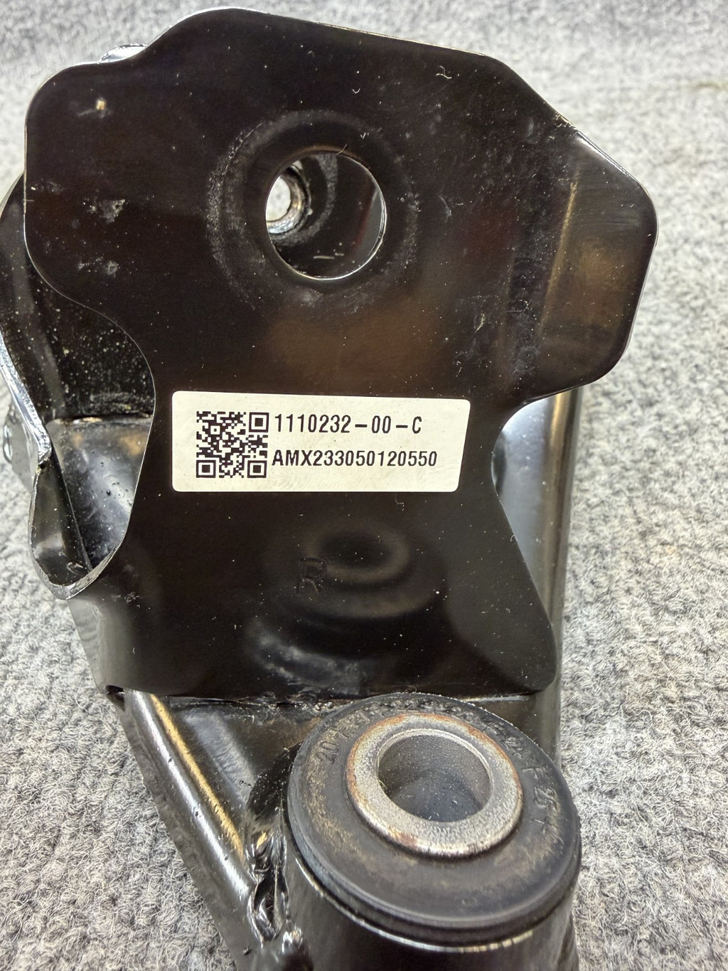 20-24 TESLA MODEL Y FRONT RIGHT DRIVE UNIT MOUNT SUPPORT BRACKET OEM, 111023200C