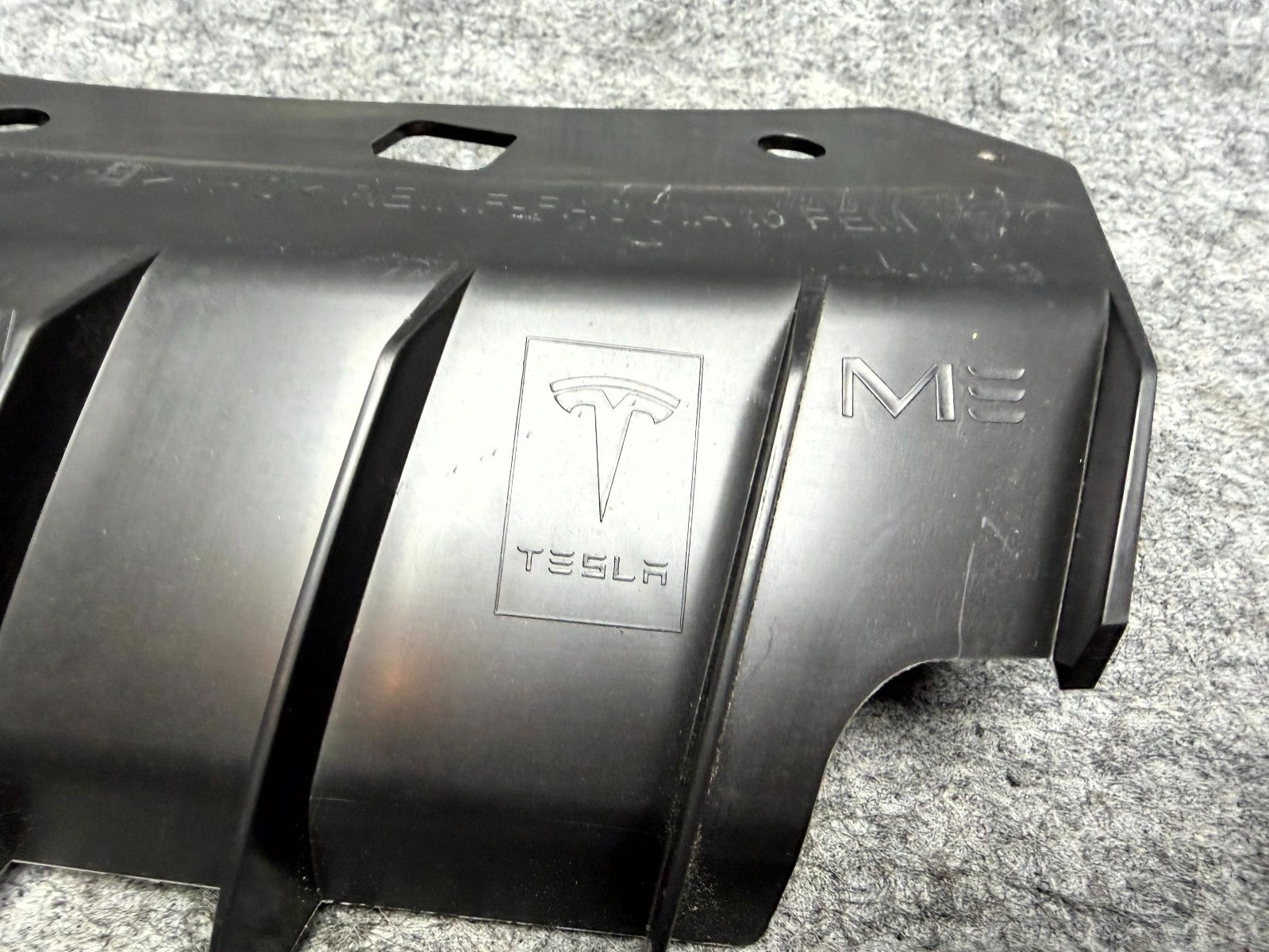 ♦️17-23 TESLA MODEL 3 FRONT LEFT UPPER BUMPER SUPPORT BRACKET OEM, 1084169-00-B