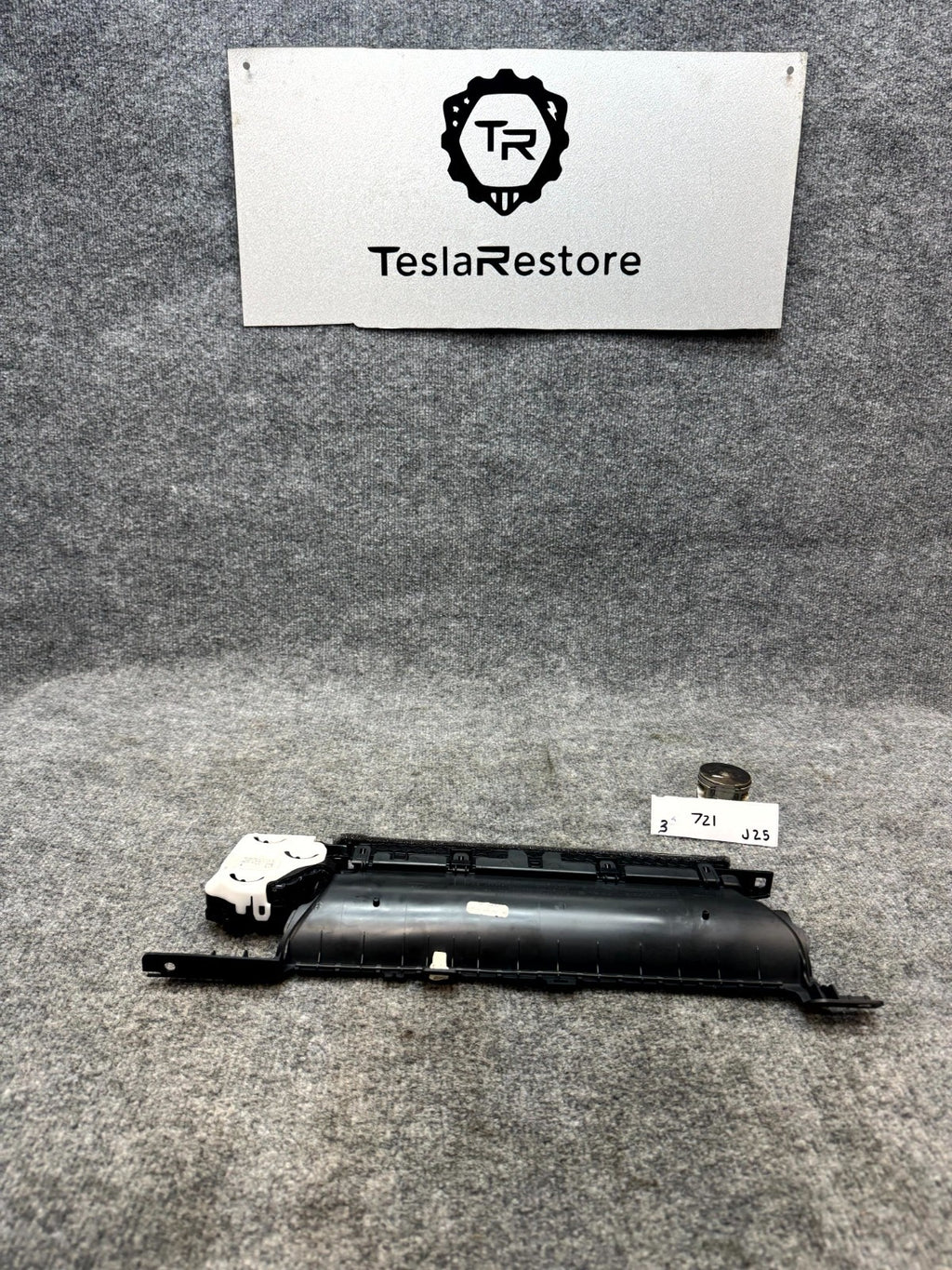 2017-2023 TESLA MODEL 3 RIGHT FRONT DASH AIR VENT GRILLE TRIM OEM, 1135554-00-A