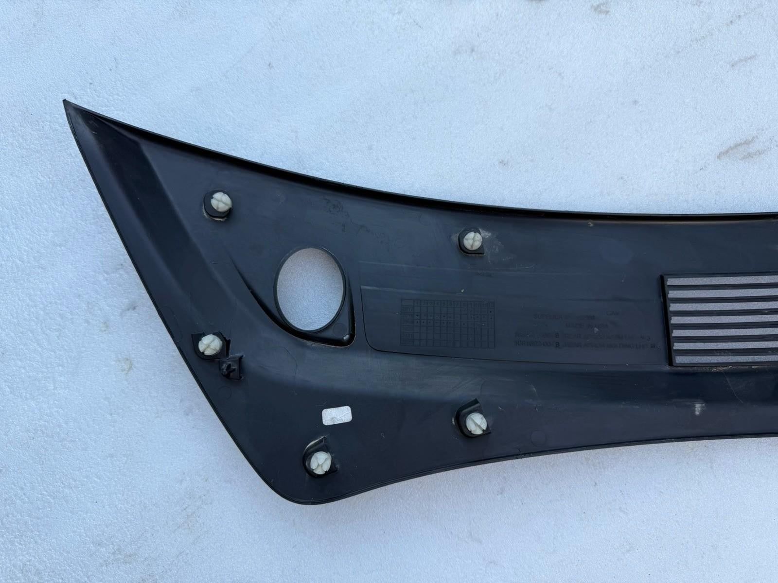 ♦️17-23 TESLA MODEL 3 WINDSHIELD COWL PANEL REAR APRON GRILL OEM, 1081675-00-B