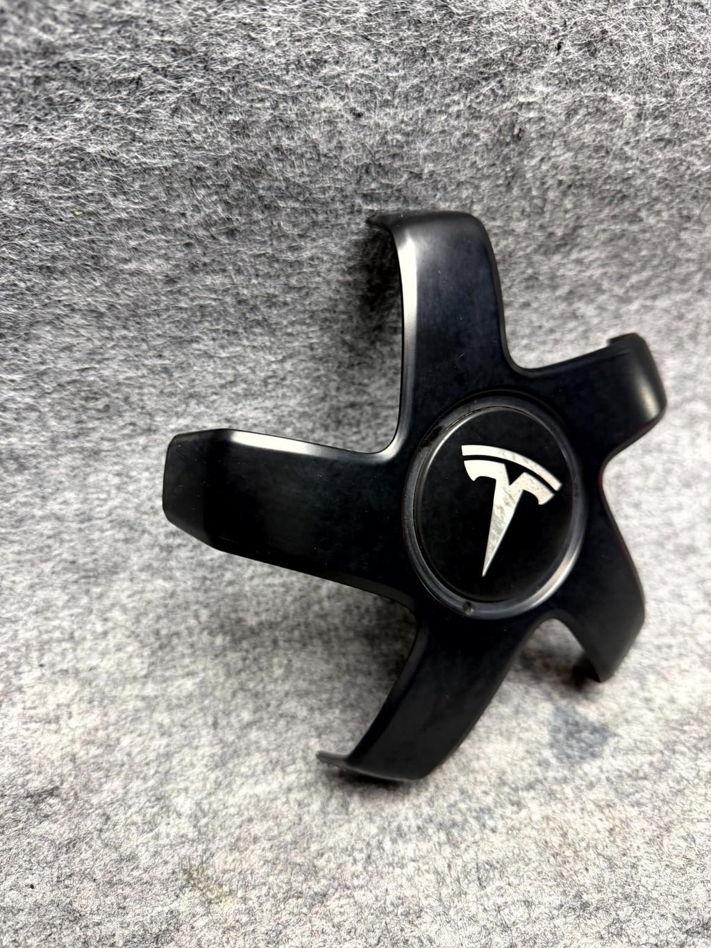 ♦️2017-2023 TESLA MODEL 3 STILETTO CENTER WHEEL CAP 19" & 20" OEM, 1044234-00-A
