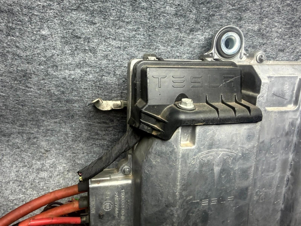 ♦️17-23 TESLA MODEL 3 FRONT SUSPENSION COMFORT CONTROL MODULE OEM, 1112485-00-A