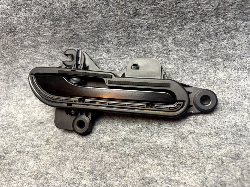 ♦️17-23 TESLA MODEL 3 RIGHT SIDE EXTERIOR DOOR PANEL HANDLE OEM, 1528115-10-D