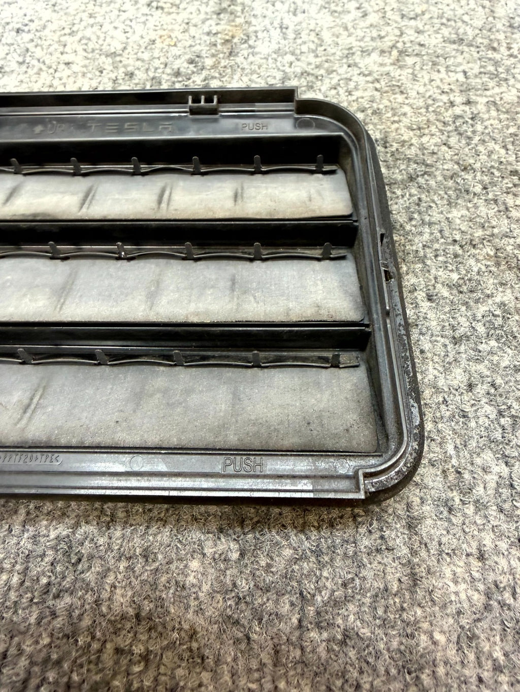 2017–2023 TESLA MODEL 3 AIR EXTRACTOR CABIN VENT GRILLE OEM, 1098751-00-C