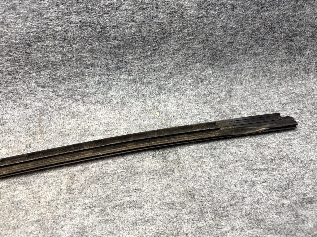 ♦️2017–2023 TESLA MODEL 3 REAR LEFT DOOR WINDOW BELT MOLDING OEM, 1080745-00-F