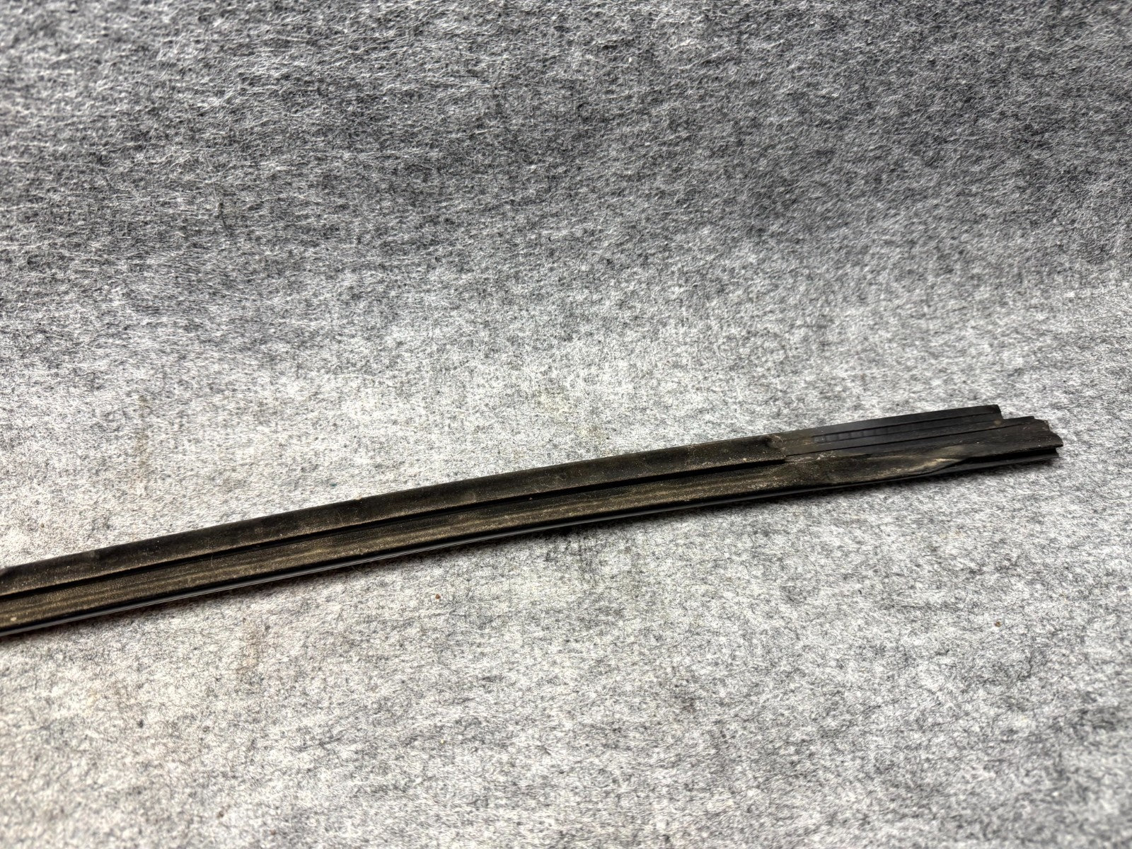 ♦️2017–2023 TESLA MODEL 3 REAR LEFT DOOR WINDOW BELT MOLDING OEM, 1080745-00-F