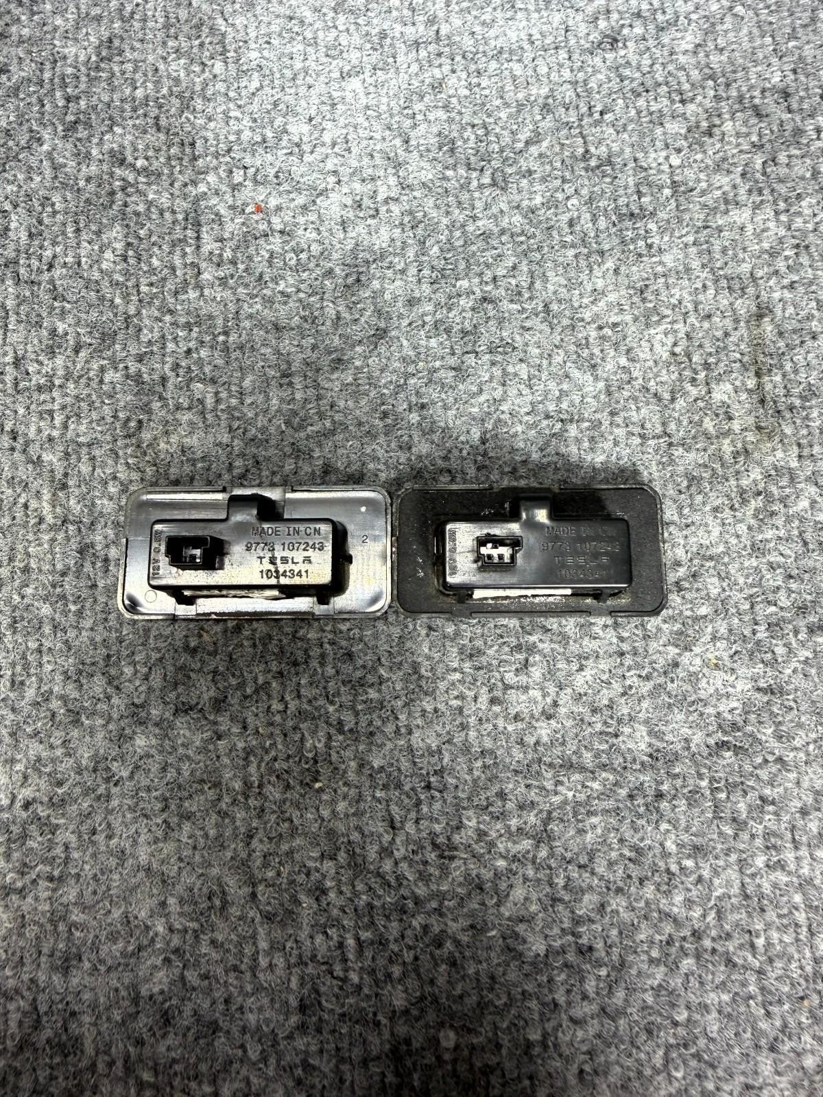 2016-2020 Tesla Model X Rear License Plate Light Lamp Set OEM, 1034341-00-B